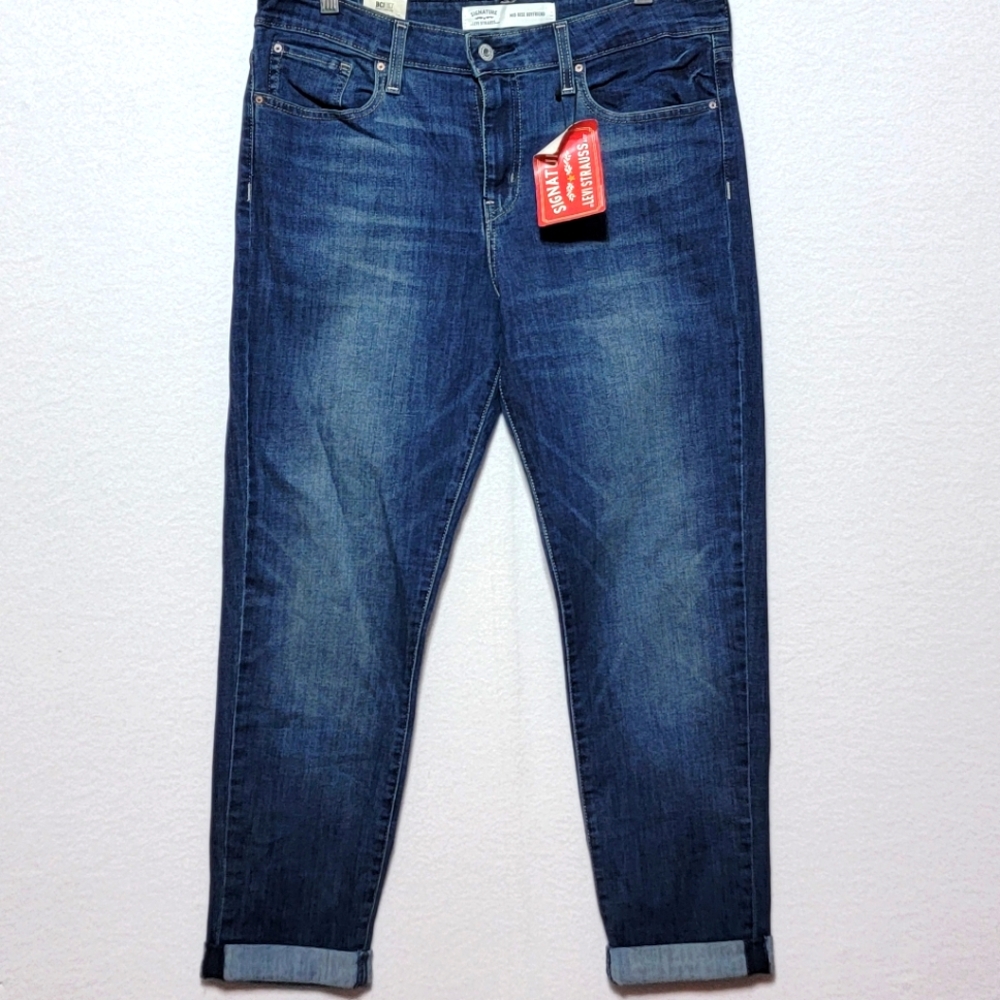 Ladies LEVI'S Mid Rise Boyfriend Blue Jeans SIZE 14 W32. #694